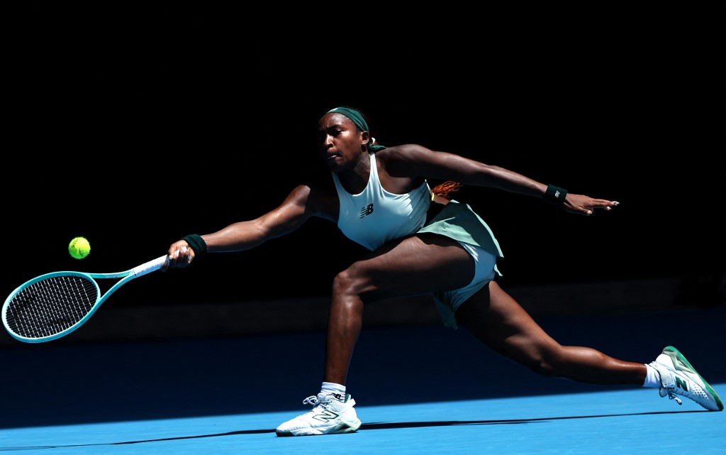 Unggulan ketiga Coco Gauff bangkit dari ketertinggalan dan meraih kemenangan 5-7, 6-2, 6-1 atas Belinda Bencic pada laga di Rod Laver Arena, Minggu, 19 Januari 2025, untuk mencapai perempat final Australian Open 2025, dikutip dari laman WTA di Jakarta.