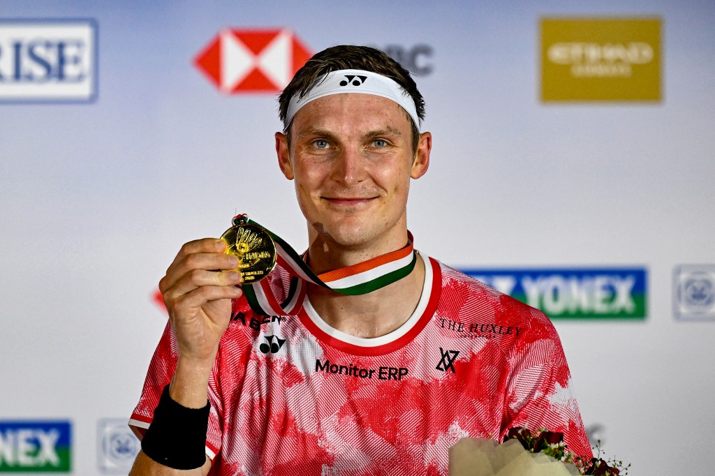 Dalam pertandingan yang semula diperkirakan berlangsung ketat, Axelsen menunjukkan dominasi setelah sempat tertinggal 2-6 di awal gim pertama.