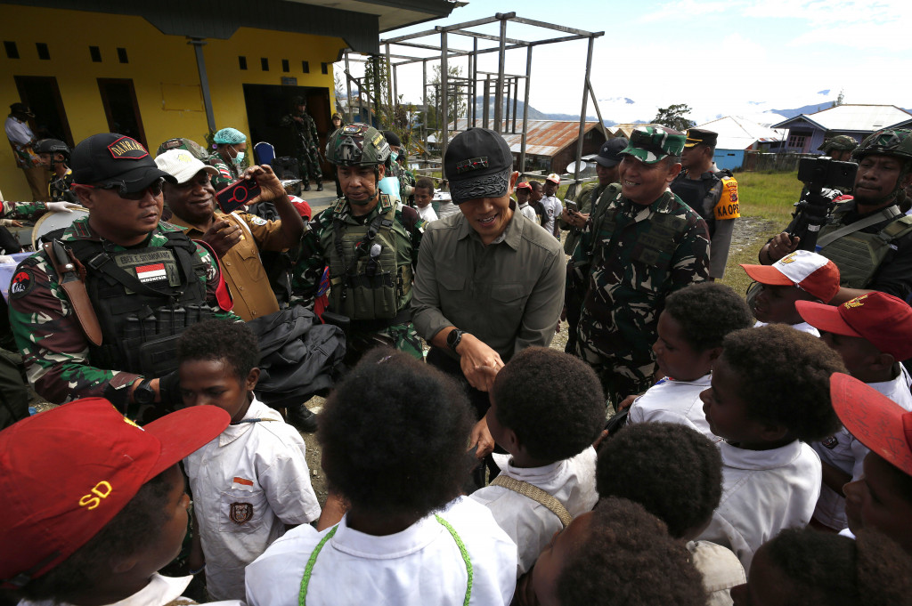 Program Makan Bergizi Gratis disebut sebagai langkah besar dalam sejarah kebijakan sosial Indonesia untuk mengatasi masalah malanutrisi, stunting, serta mendorong penguatan ekonomi lokal. 