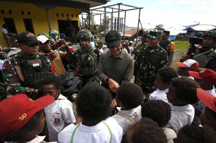 Program Makan Bergizi Gratis disebut sebagai langkah besar dalam sejarah kebijakan sosial Indonesia untuk mengatasi masalah malanutrisi, stunting, serta mendorong penguatan ekonomi lokal. 