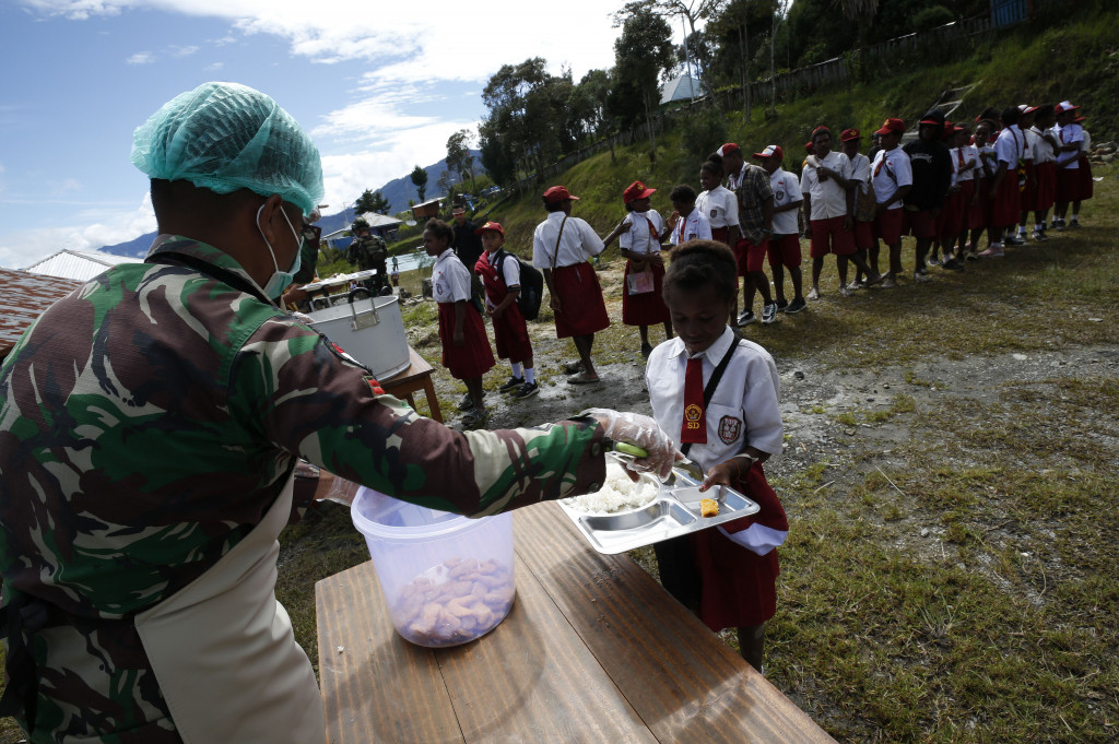Program MBG saat ini telah dilakukan di 31 provinsi di Indonesia dengan total 238 Satuan Pelayanan Pemenuhan Gizi (SPPG) telah beroperasi memenuhi pembuatan makanan untuk MBG.