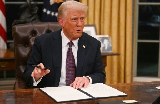 Presiden Donald Trump menandatangani perintah eksekutif penarikan diri Amerika Serikat dari Organisasi Kesehatan Dunia (WHO) pada Senin, 20 Januari 2025 waktu setempat.