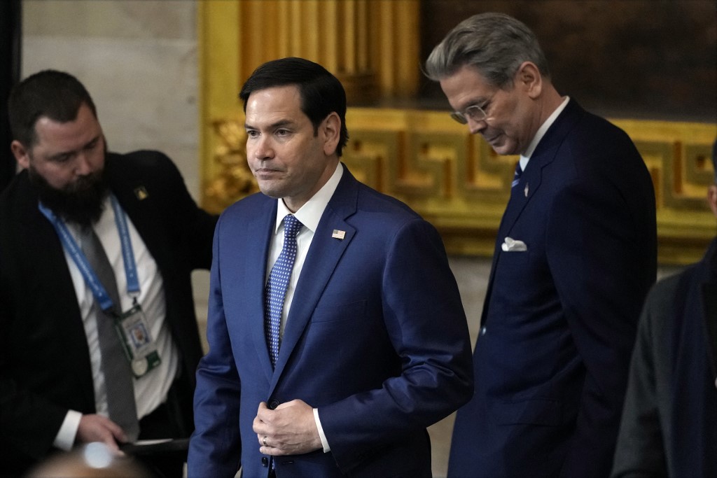Senat Amerika Serikat (AS) pada Senin, 20 Januari 2025 menyetujui Marco Rubio sebagai Menteri Luar Negeri, menjadikannya pejabat pertama dalam pemerintahan Donald Trump yang mendapat persetujuan pada hari pelantikan presiden.