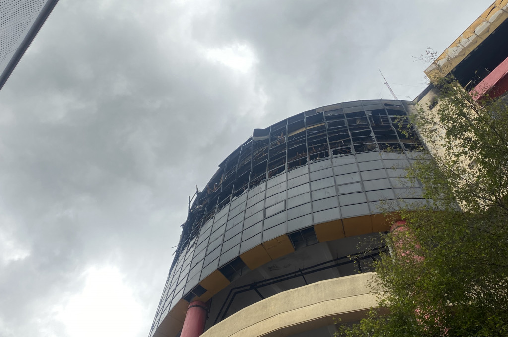 Tim Gabungan Gulkarmat Jakarta Barat, BPBD, Polsek Taman Sari, Selasa, 21 Januari 2025, mendapati kembali satu kantong jenazah pascakebakaran hebat yang melanda Glodok Plaza beberapa waktu lalu. 