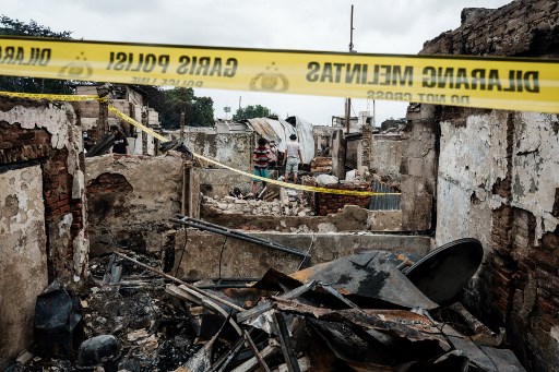 Sekitar 1.700 orang lebih dari 607 keluarga menjadi korban kebakaran yang terjadi di Kemayoran Gempol, Jakarta Pusat, dan kini mereka mengungsi ke tempat yang lebih aman.