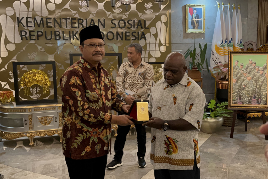 “Jadi mereka bisa lebih percaya diri, mereka juga punya cita-cita yang tinggi, optimis dan sekaligus mereka ingin mengajak keluarganya untuk bisa berubah,” kata Gus Ipul di kantornya, Selasa, 21 Januari 2025.