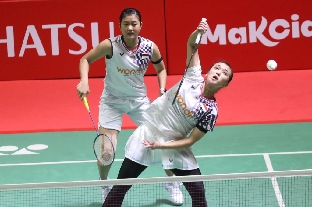 Ganda putri Indonesia Febriana Dwipuji Kusuma/Amallia Cahaya Pertiwi menyegel tiket 16 besar Indonesia Masters 2025, usai mengatasi perlawanan ganda Hong Kong Lui Lok Lok/Tsang Hiu Yan, 21-12 dan 21-5 pada pertandingan babak 32 besar di Istora Senayan, Jakarta, Selasa, 21 Januari 2025.