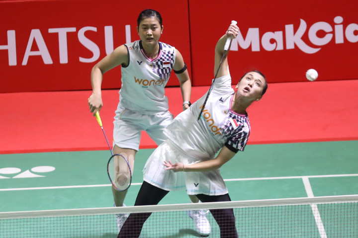 Ganda putri Indonesia Febriana Dwipuji Kusuma/Amallia Cahaya Pertiwi menyegel tiket 16 besar Indonesia Masters 2025, usai mengatasi perlawanan ganda Hong Kong Lui Lok Lok/Tsang Hiu Yan, 21-12 dan 21-5 pada pertandingan babak 32 besar di Istora Senayan, Jakarta, Selasa, 21 Januari 2025.