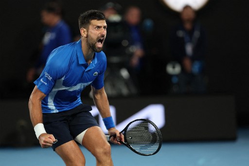 Novak Djokovic sukses menyingkirkan Carlos Alcaraz pada pertandingan perempat final Australia Open, di Rod Laver Arena, Melbourne, Selasa, 21 Januari 2025.