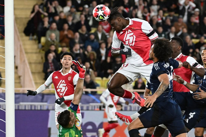 AS Monaco berhasil mengalahkan Aston Villa dengan skor tipis 1-0 dalam laga Liga Champions di Stade Louis II, Rabu dini hari WIB. Gol tunggal Wilfried Singo pada awal pertandingan menjadi penentu kemenangan tuan rumah.