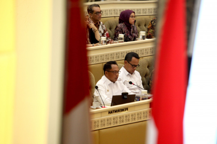 Dia mencatat ada tiga klaster terkait Perselisihan Hasil Pemilihan Kepala Daerah di MK. Yang pertama yakni ada 23 perkara PHP gubernur dan wakil gubernur yang tersebar dari 16 provinsi.