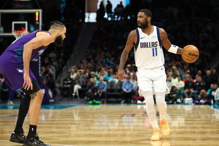 Mengutip data di laman NBA, Kyrie Irving tampil impresif dengan mencetak 33 poin, termasuk 26 poin di paruh kedua, sementara Daniel Gafford mencatatkan rekor kariernya dengan 31 poin dan 15 rebound. Namun, usaha keras mereka belum mampu menyelamatkan Mavericks dari kekalahan.