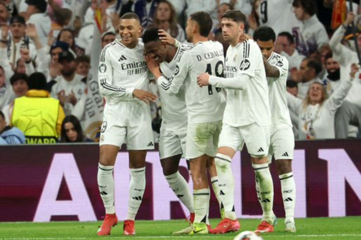 Rodrygo dan Vinicius Junior masing-masing mengemas dua gol, sementara satu gol lainnya dicetak oleh Kylian Mbappe. Salzburg mencetak sebuah gol hiburan yang dibuat Mads Bidstrup.