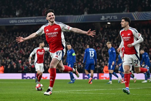 Arsenal sudah unggul saat laga baru berjalan dua menit lewat aksi Declan Rice yang memanfaatkan assist Kai Havertz.
