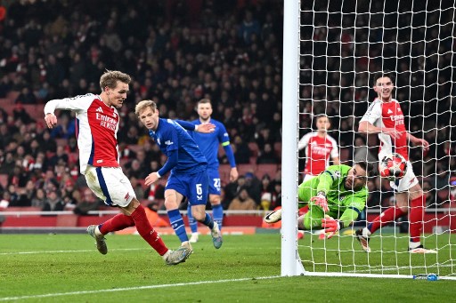 Di masa injury time, Odegaard membuat skor menjadi 3-0 untuk Arsenal lewat gol tap-in-nya.