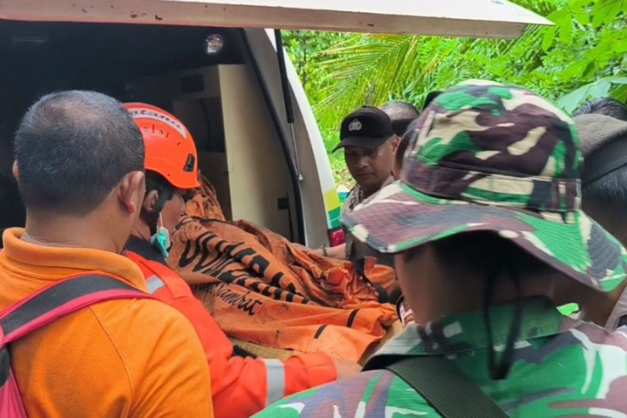 PLT Kelaksa BDBD Jombang Wiku Bhirawa Felipe Diaz mengatakan, tim masih mencari satu korban lagi atas nama Ducha Ismail ayah dari bocah tersebut. Tim masih perlu menganalisa titik dimana korban saat itu berada sebelum longsor menerjang.