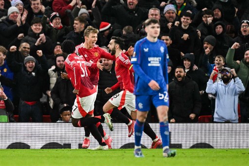 Manchester United naik ke peringkat keempat klasemen Liga Europa setelah Bruno Fernandes memastikan timnya meraih kemenangan 2-1 atas Rangers pada pertandingan ketujuh di Stadion Old Trafford, Manchester, Jumat, 24  Januari 2025 dini hari WIB.