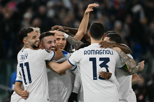 Lazio memastikan diri lolos otomatis ke babak 16 besar Liga Europa setelah menaklukkan Real Sociedad 3-1 pada pertandingan ketujuh di Stadion Olimpico, Roma, Jumat, 24 Januari 2025 dini hari WIB.