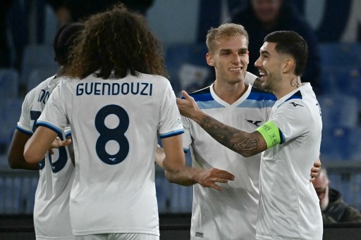 Kemenangan ini membuat Lazio kokoh di puncak klasemen Liga Europa dengan 19 poin dari tujuh pertandingan yang tak mungkin terkejar oleh tim-tim lain.