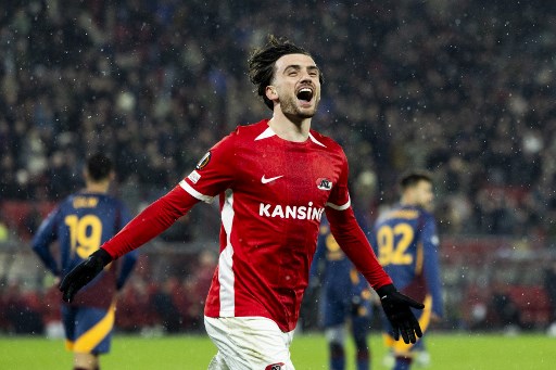 Troy Parrott menjadi pahlawan kemenangan Az Alkmaar berkat golnya pada akhir babak kedua.