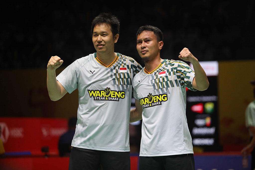 Ganda putra Indonesia Mohammad Ahsan/Hendra Setiawan atau lebih akrab disebut 'The Daddies' mengumumkan pensiun dari dunia bulu tangkis. Keputusan tersebut diambil usai takluk dari Junaidi Arif/Roy King Yap 13-21, 14-21 pada babak 16 besar Indonesia Masters 2025 di Istora Senayan, Jakarta, Kamis, 23 Januari 2025.