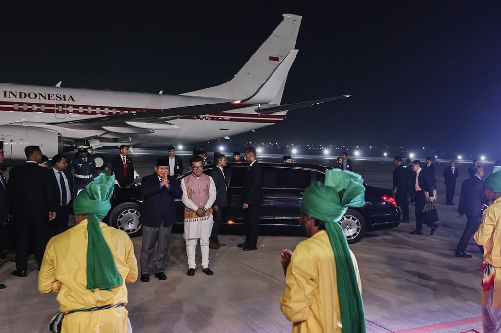 Tidak hanya itu, tarian tradisional India yang dibawakan dengan penuh semangat oleh para seniman muda setempat turut memeriahkan momen tersebut.