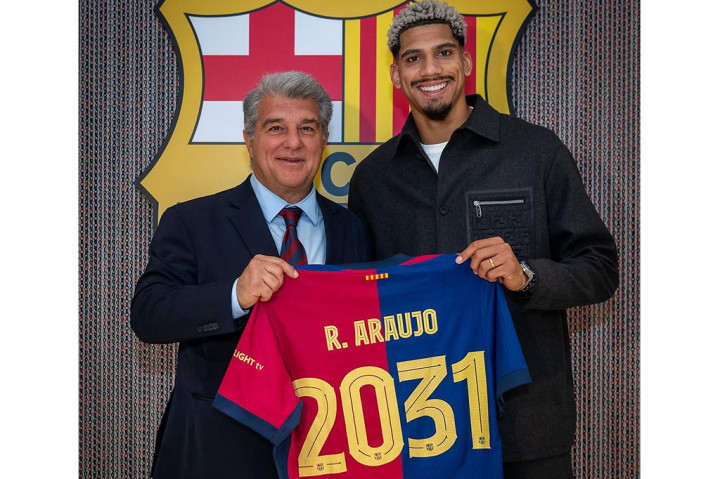 Klub raksasa Liga Spanyol Barcelona resmi memperpanjang kontrak bek Ronald Araujo dengan durasi enam musim atau hingga 30 Juni 2031.