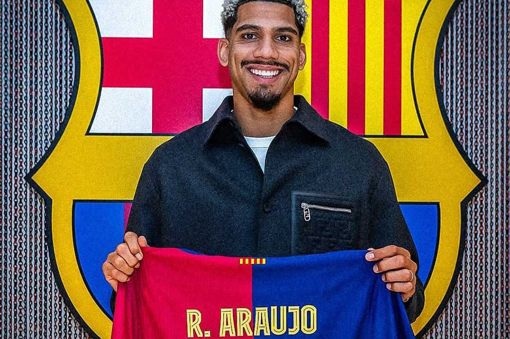 Kepastian perpanjangan kontrak Ronald Araujo ini sekaligus mematahkan rumor-rumor yang beredar bahwa pemain kelahiran 7 Maret 1999 tersebut akan hengkang secara gratis dari Barcelona pada musim panas tahun ini.