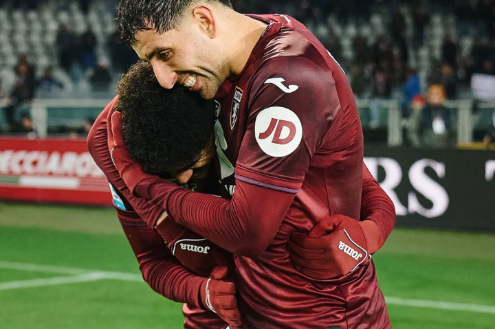 Che Adams mencetak gol keduanya setelah memaksimalkan bola rebound tendangan Yann Karamoh yang sempat membentur mistar gawang Cagliari sehingga skor berubah menjadi 2-0 pada menit ke-61.