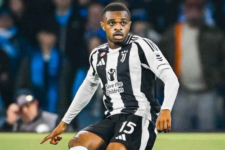 Kemenangan ini membuat skuad asuhan Antonio Conte kokoh di puncak klasemen dengan 53 poin, enam poin di atas Inter Milan yang menempati peringkat dua.