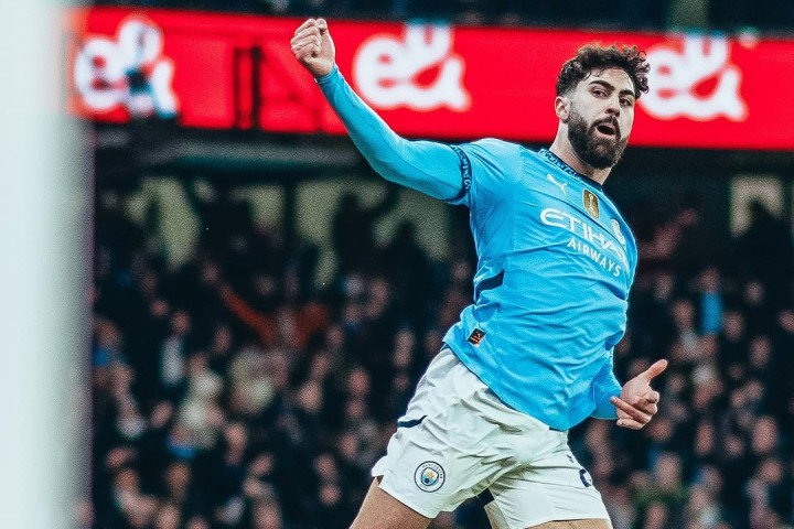 Dikutip dari laman Liga Inggris di Jakarta, Minggu, 26 Januari 2025, The Blues, julukan Chelsea, mengejutkan publik tuan rumah usai Noni Madueke menciptakan gol cepat. The Citizen berhasil membalikkan kedudukan melalui gol Josko Gvardiol, Erling Haaland, dan PhilFoden.