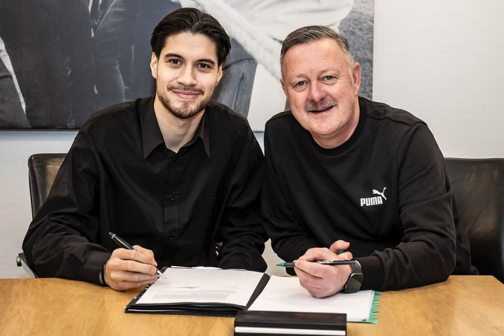 Diks yang tak memperpanjang kontraknya dengan klubnya saat ini FC Copenhagen memutuskan untuk hijrah ke Monchengladbach.