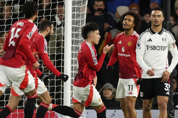Bek tengah Manchester United Lisandro Martinez mencetak gol semata wayang untuk memenangkan timnya dengan skor tipis 1-0 atas tuan rumah Fulham dalam laga lanjutan Liga Inggris di Stadion Craven Cottage, London, Senin, 27 Januari 2025 dini hari WIB.