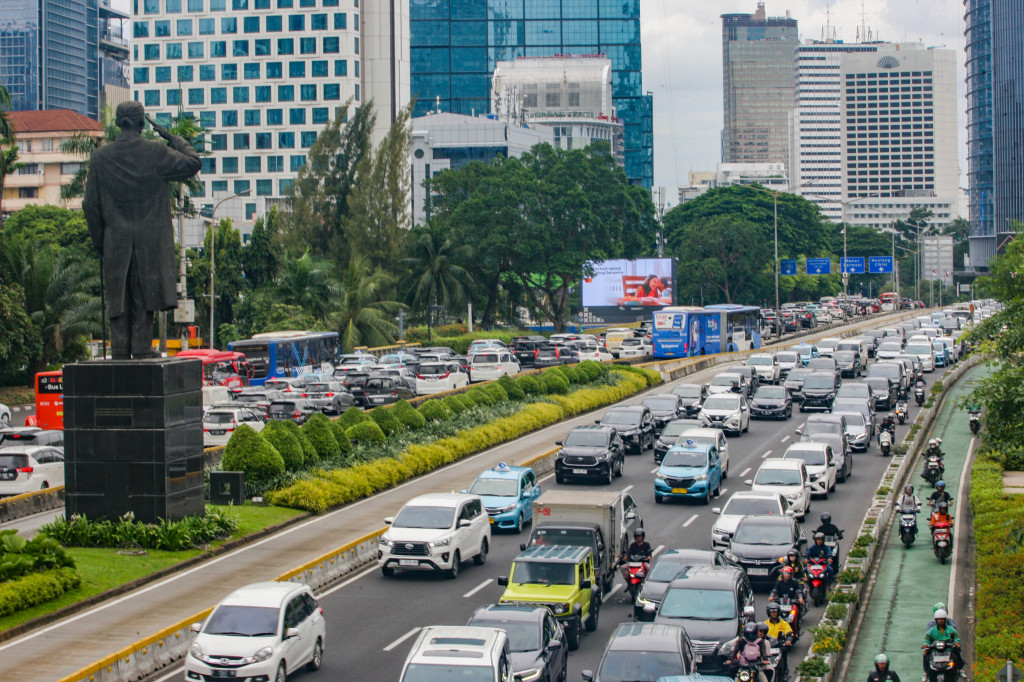 Total sebanyak 153.185 kendaraan atau meningkat 10,10 persen dibanding volume lalu lintas transaksi normal yaitu 139.133 kendaraan transaksi meninggalkan Jabodetabek menuju Bandara International Soekarno Hatta dan arah Puncak melalui tiga Gerbang Tol (GT). 