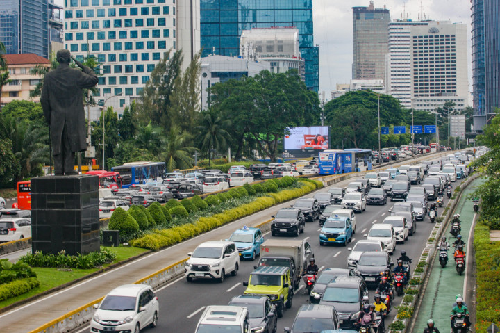 Total sebanyak 153.185 kendaraan atau meningkat 10,10 persen dibanding volume lalu lintas transaksi normal yaitu 139.133 kendaraan transaksi meninggalkan Jabodetabek menuju Bandara International Soekarno Hatta dan arah Puncak melalui tiga Gerbang Tol (GT). 