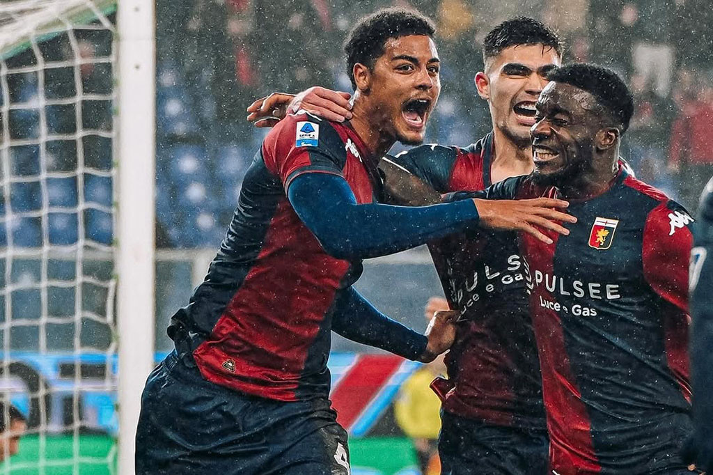 Kedua gol tuan rumah dibuat oleh dua bek tengah mereka pada babak kedua dalam kurun 23 menit, masing-masing Koni De Winter pada menit ke-61 dan Johan Vazquez pada menit ke-84.