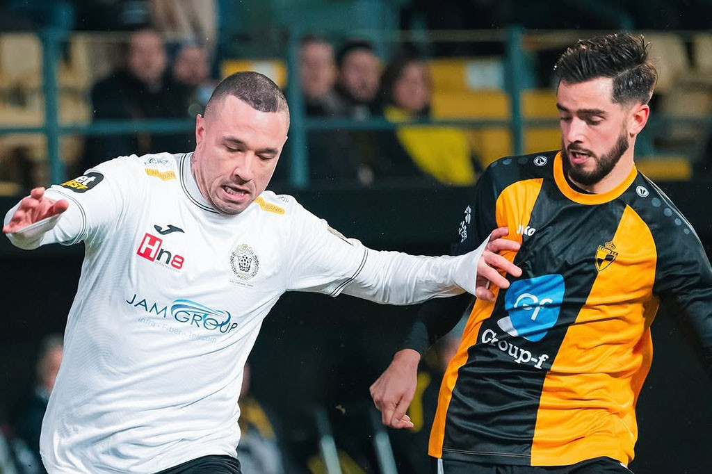 Klub Nainggolan, Lokeren-Temse, mengatakan dalam sebuah pernyataan bahwa pemain itu tidak hadir dalam latihan pada Senin pagi. Klub tersebut menambahkan bahwa mereka menghormati praduga tak bersalah dan menolak berkomentar lebih lanjut. 