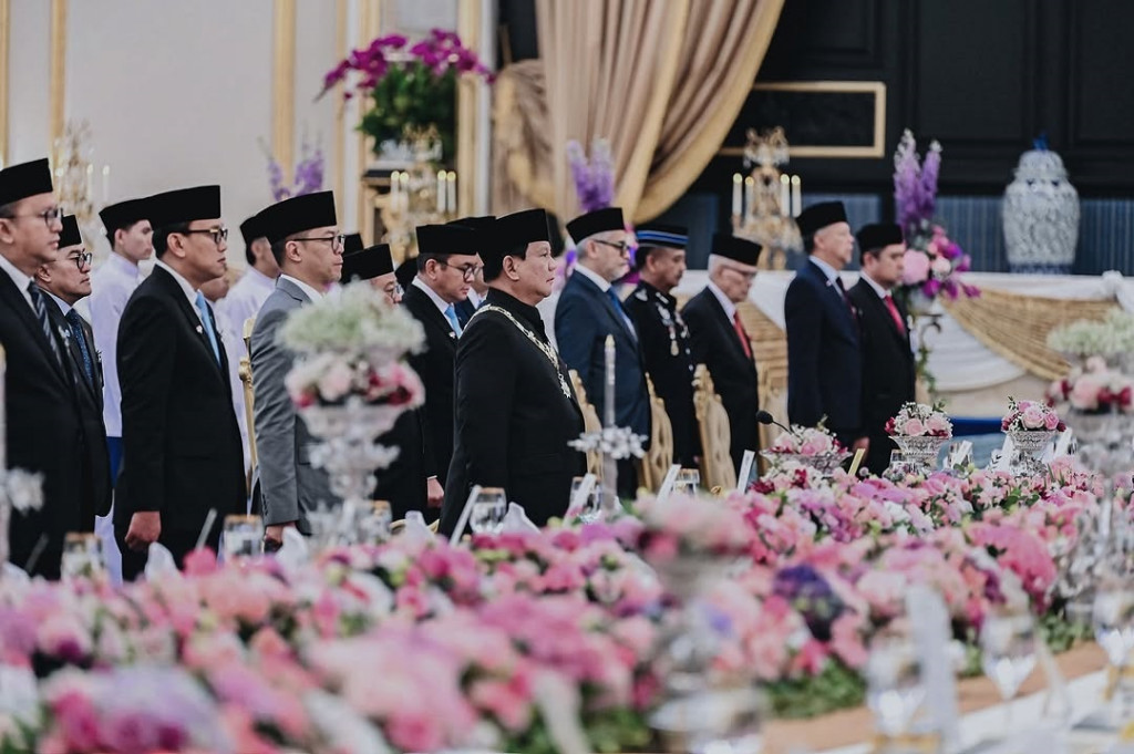 Penghargaan Darjah Kerabat Johor yang didirikan pada 31 Juli 1886 merupakan salah satu tanda kehormatan tertinggi Kerajaan Johor.