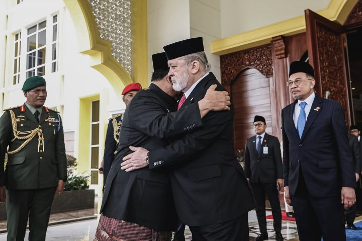 Tidak hanya itu, bintang besar berdesain sembilan sudut menggambarkan nilai-nilai kepemimpinan dan kebersamaan yang dijunjung tinggi oleh Kerajaan Johor.