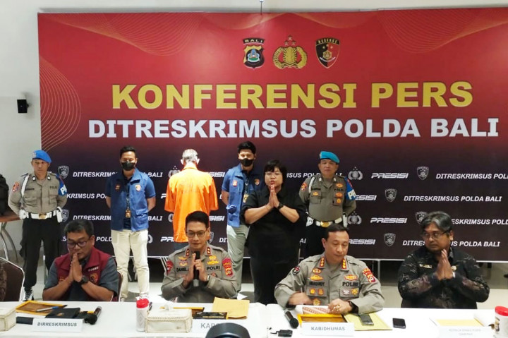 Ditreskrimsus Kepolisian Daerah Bali menetapkan Direktur PT Parq Ubud Partners berinisial AF (53) sebagai tersangka kasus dugaan tindak pidana alih fungsi lahan pertanian berkelanjutan dan sawah dilindungi di Ubud, Bali. Objeknya berada di area yang dikenal 'Kampung Rusia'.