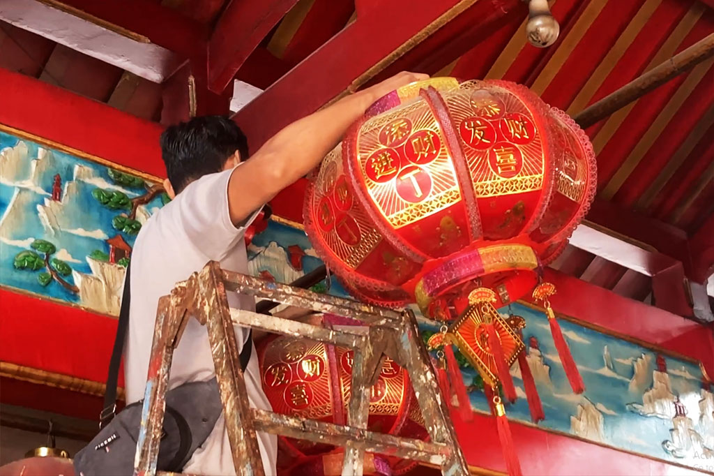 Menurut Ketua Yayasan Klenteng Hok Lay Kiong Ronny Hermana memastikan perayaann Imlek tahun ini akan lebih meruah dibanding tahun laly yang berbarengan dengan Pemilu serentak.