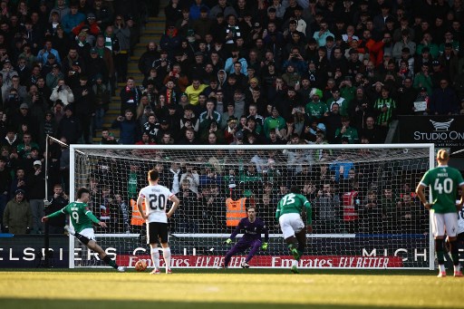 Gol tunggal Plymouth dilesakkan Ryan Hardie melalui titik putih (53).