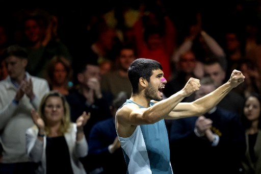 Carlos Alcaraz mengakhiri debutnya di ABN AMRO Open di Rotterdam, Belanda dengan kemenangan pada babak final, Minggu, 9 Februari 2025 malam waktu setempat, sekaligus meraih gelar pertamanya tahun ini.