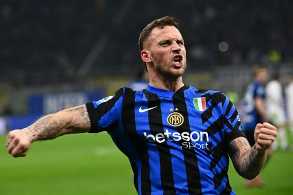 Inter bisa kembali unggul pada menit ke-52. Umpan silang Augusto bisa ditanduk Marko Arnautovic, yang masuk menggantikan Marcus Thuram, untuk memperdayai David de Gea
