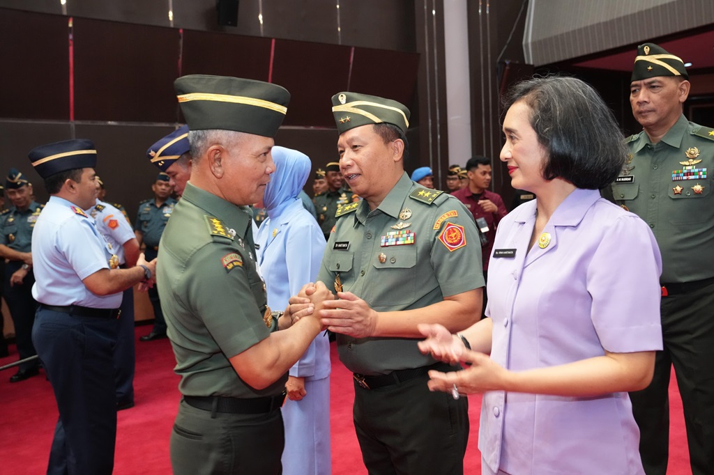 Kenaikan pangkat 32 Pati TNI tersebut berdasarkan Surat Perintah Panglima TNI Nomor Sprin /230/II/2025 tanggal 7 Februari 2025 dengan rincian 18 Pati TNI AD, 2 Pati TNI AL dan 12 Pati TNI AU.