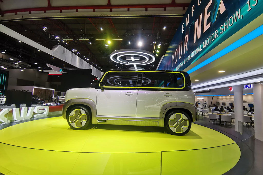 eWX mengusung filosofi design Simple, Lighthearted and Fresh yang memadukan estetika minimalis dengan sentuhan ekspresif, menghadirkan kesan dinamis, modern, sekaligus menyenangkan. 