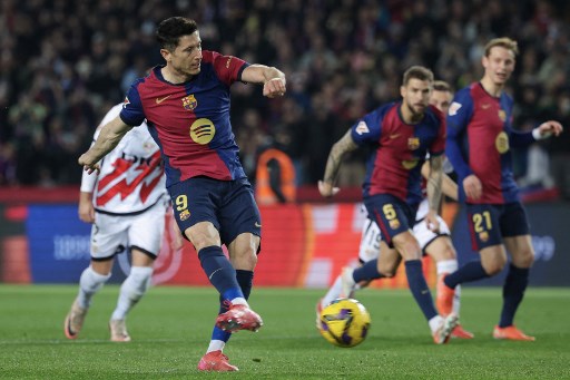 Gol kemenangan Barcelona dicetak di babak pertama melalui tendangan penalti Robert Lewandowski.