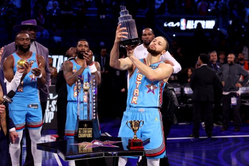 Curry sendiri dinobatkan sebagai pemain terbaik (MVP) NBA All Star 2025.