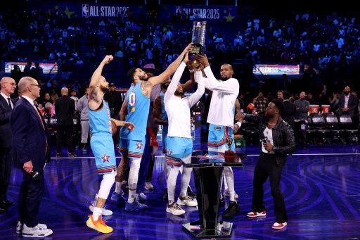 Tim Shaq's OGs sukses menjuarai turnamen mini NBA All-Star perdana setelah mengalahkan Chuck's Global Stars dengan skor 41-25 dalam final yang digelar di Chase Center, Senin, 17 Februari 2025 WIB.