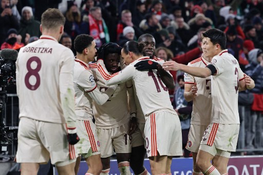 Bayern mengamankan tiket 16 besar setelah  unggul agregat 3-2. Tuan rumah Bayern memegang keunggulan 2-1 pada pertemuan pertama di Glasgow.